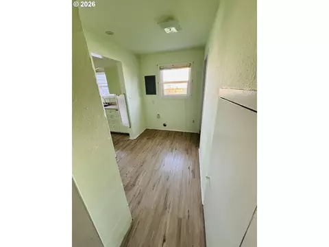 Entry Way - 3800 E St, Springfield, OR 97478 photo 2 of 3