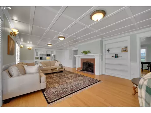 Living - 27730 Erickson Rd, Eugene, OR 97402 photo 6 of 6