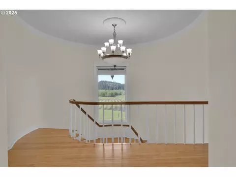 Entry Way - 27730 Erickson Rd, Eugene, OR 97402 photo 3 of 5