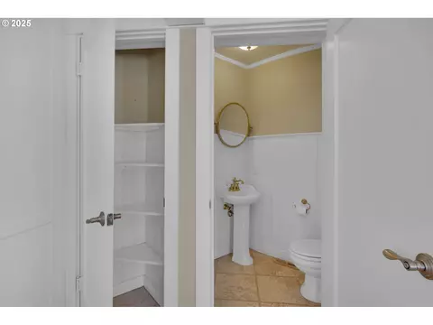 Bath - 27730 Erickson Rd, Eugene, OR 97402 photo 1 of 7
