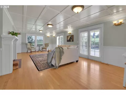 Living - 27730 Erickson Rd, Eugene, OR 97402 photo 3 of 6