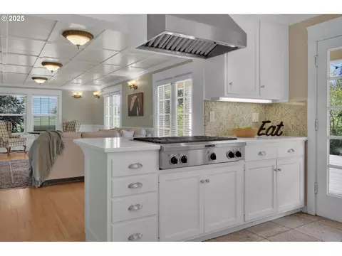 Kitchen - 27730 Erickson Rd, Eugene, OR 97402 photo 2 of 4