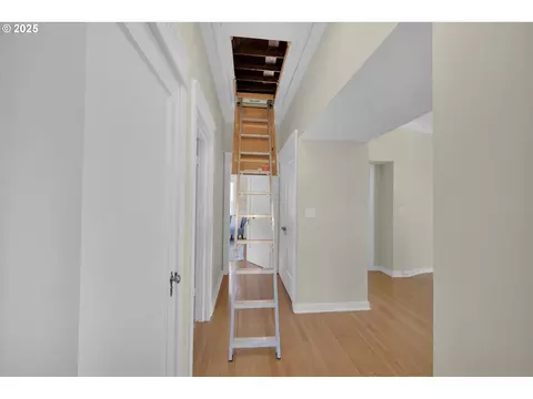 Entry Way - 27730 Erickson Rd, Eugene, OR 97402 photo 5 of 5