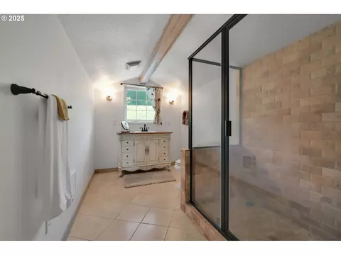 Bath - 27730 Erickson Rd, Eugene, OR 97402 photo 7 of 7