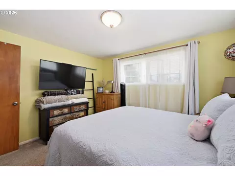 Bedroom - 1990 W 18th Ave, Eugene, OR 97402 photo 2 of 4