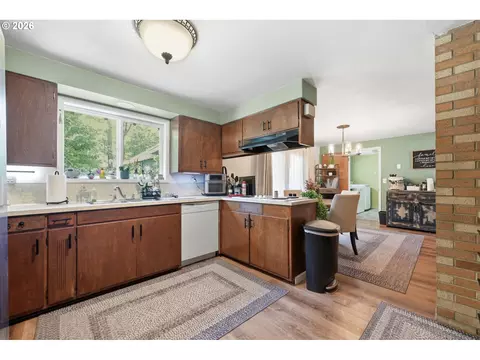 Kitchen - 1990 W 18th Ave, Eugene, OR 97402 photo 2 of 4