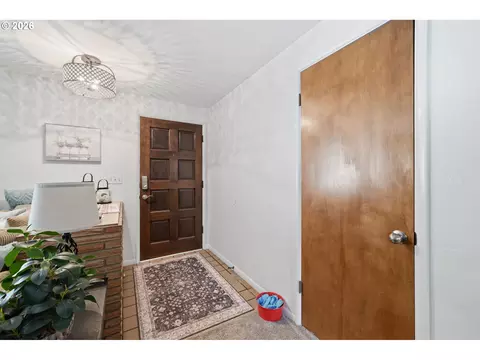 Entry Way - 1990 W 18th Ave, Eugene, OR 97402 photo 1 of 2