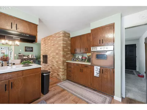 Kitchen - 1990 W 18th Ave, Eugene, OR 97402 photo 3 of 4