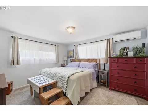 Bedroom - 1990 W 18th Ave, Eugene, OR 97402 photo 3 of 4