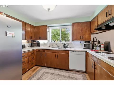 Kitchen - 1990 W 18th Ave, Eugene, OR 97402 photo 1 of 4