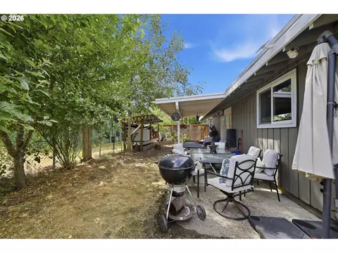 Exterior - 1990 W 18th Ave, Eugene, OR 97402 photo 4 of 8
