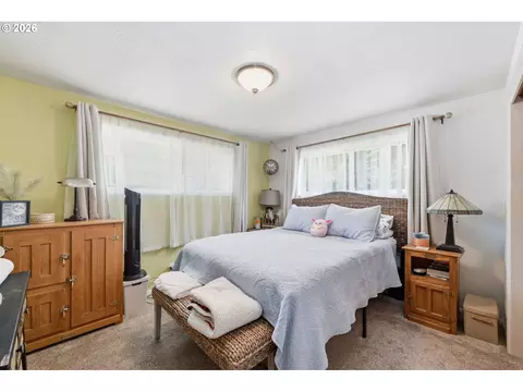 Bedroom - 1990 W 18th Ave, Eugene, OR 97402 photo 1 of 4