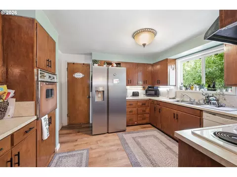 Kitchen - 1990 W 18th Ave, Eugene, OR 97402 photo 4 of 4