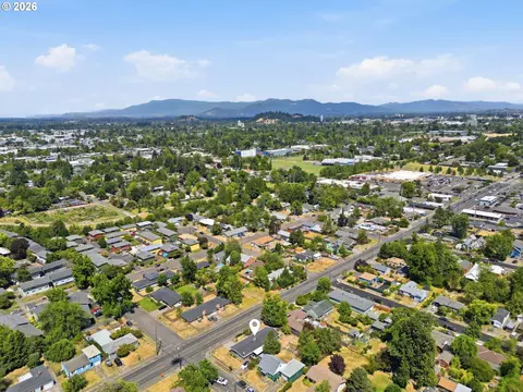 View/Area - 1990 W 18th Ave, Eugene, OR 97402 photo 2 of 2