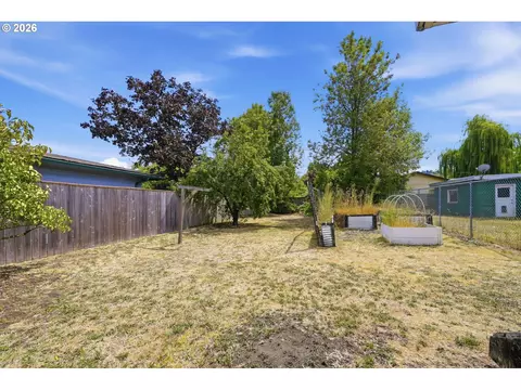Exterior - 1990 W 18th Ave, Eugene, OR 97402 photo 6 of 8