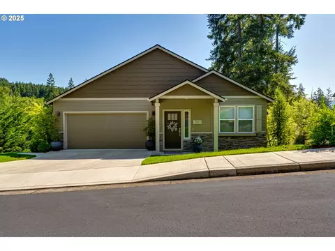1110 Holly Ave, Cottage Grove, OR 97424