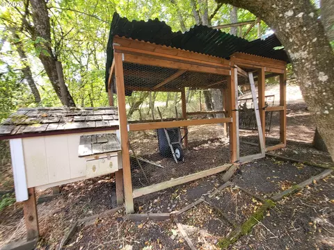 Exterior - 0 Dellwood Dr, Eugene, OR 97405 photo 11 of 12