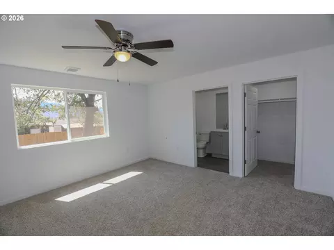 Bedroom - 76 SE Darrell Ave, Winston, OR 97496 photo 1 of 6