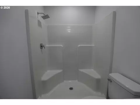 Bath - 76 SE Darrell Ave, Winston, OR 97496 photo 3 of 6