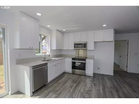 Kitchen - 76 SE Darrell Ave, Winston, OR 97496 photo 1 of 3