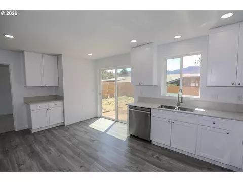 Kitchen - 76 SE Darrell Ave, Winston, OR 97496 photo 3 of 3
