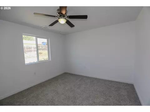 Bedroom - 76 SE Darrell Ave, Winston, OR 97496 photo 4 of 6