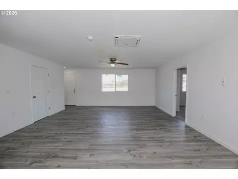 Living - 76 SE Darrell Ave, Winston, OR 97496 photo 1 of 6