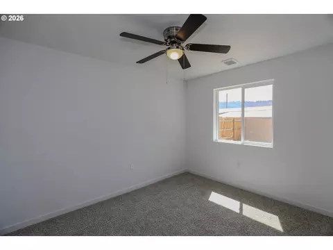 Bedroom - 76 SE Darrell Ave, Winston, OR 97496 photo 5 of 6