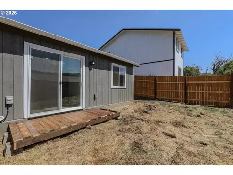 Exterior - 76 SE Darrell Ave, Winston, OR 97496 photo 2 of 2