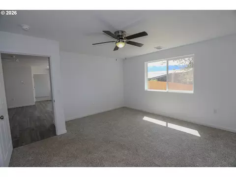 Bedroom - 76 SE Darrell Ave, Winston, OR 97496 photo 2 of 6