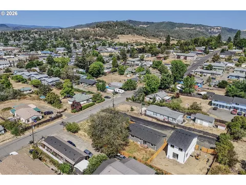 View/Area - 76 SE Darrell Ave, Winston, OR 97496 photo 7 of 8