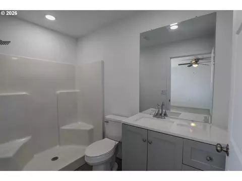 Bath - 76 SE Darrell Ave, Winston, OR 97496 photo 1 of 6