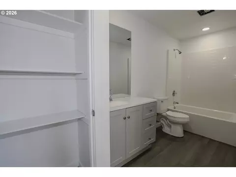 Bath - 76 SE Darrell Ave, Winston, OR 97496 photo 5 of 6