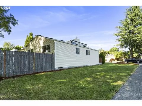 877 SE Francis Ave, Gresham, OR 97080 photo 4