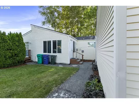 877 SE Francis Ave, Gresham, OR 97080 photo 5