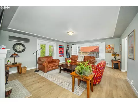 Living - 355 River Loop 2, Eugene, OR 97404 photo 3 of 3