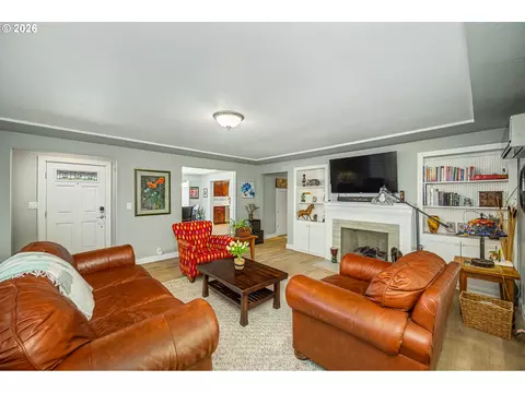 Living - 355 River Loop 2, Eugene, OR 97404 photo 2 of 3