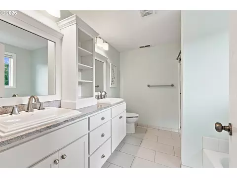 Bath - 6476 SE 33rd Way, Gresham, OR 97080 photo 1 of 3