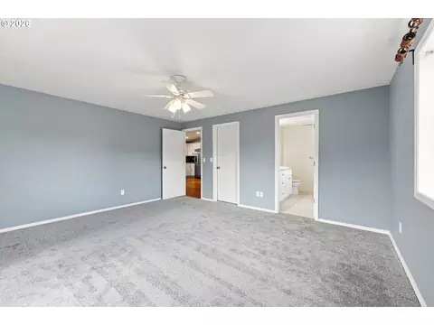 Bedroom - 6476 SE 33rd Way, Gresham, OR 97080 photo 2 of 5