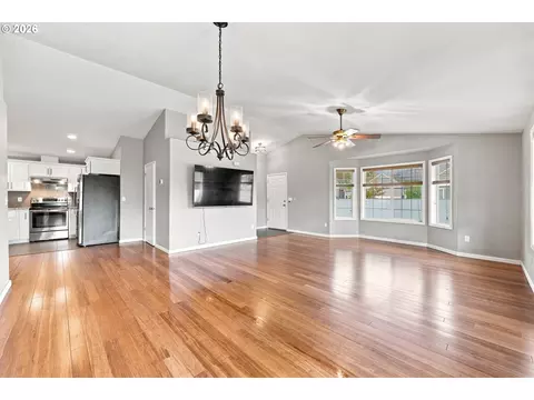 Living - 6476 SE 33rd Way, Gresham, OR 97080 photo 3 of 9
