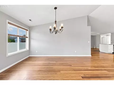Living - 6476 SE 33rd Way, Gresham, OR 97080 photo 5 of 9