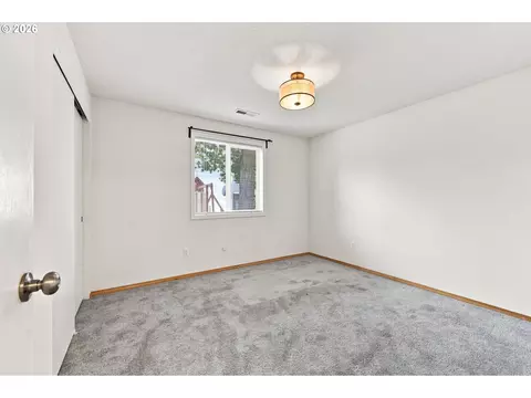 Bedroom - 6476 SE 33rd Way, Gresham, OR 97080 photo 3 of 5