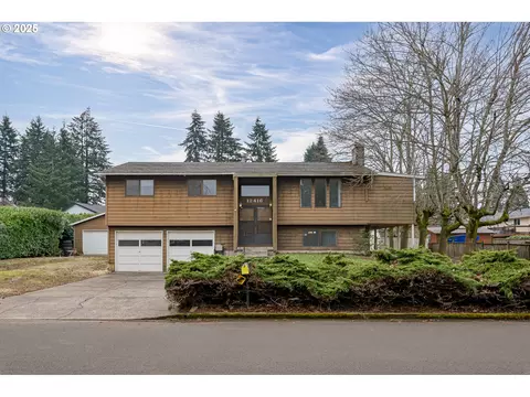 12416 Blue Ridge Dr, Oregon City, OR 97045