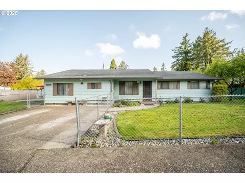 15651 SE Clinton Ct, Portland, OR 97236