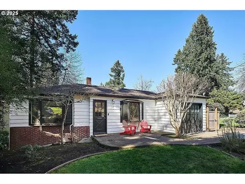 2728 Agate St, Eugene, OR 97403