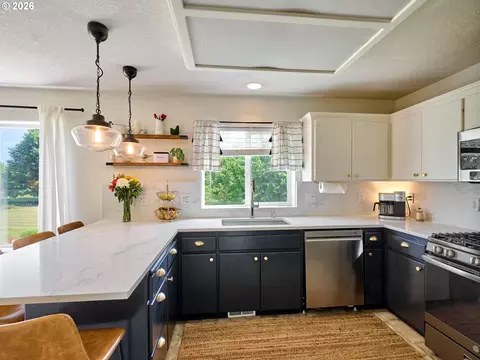 Kitchen - 30953 S Wright Rd, Molalla, OR 97038 photo 3 of 3