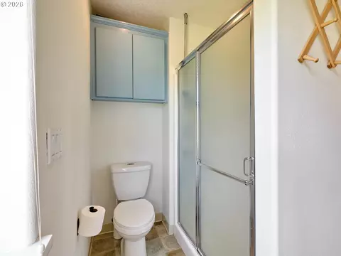 Bath - 30953 S Wright Rd, Molalla, OR 97038 photo 4 of 5