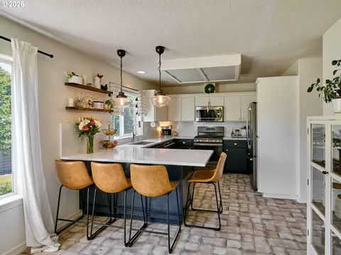 Kitchen - 30953 S Wright Rd, Molalla, OR 97038 photo 1 of 3
