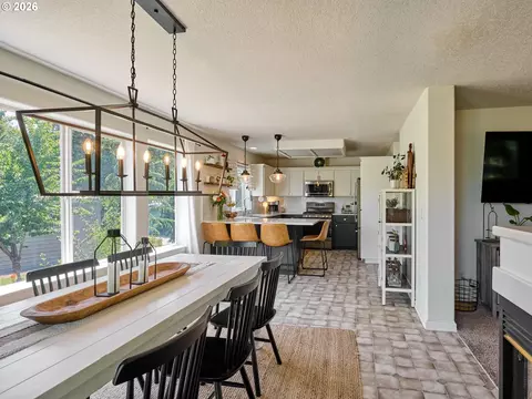 Dining - 30953 S Wright Rd, Molalla, OR 97038 photo 3 of 3