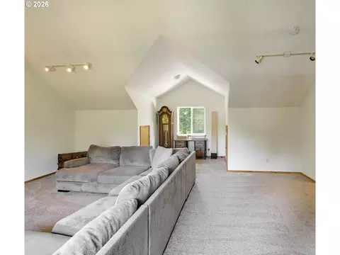 Living - 30953 S Wright Rd, Molalla, OR 97038 photo 3 of 3